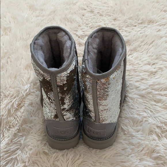 New UGG Classic Short cosmos sequin shearling boot - Picture 5 of 8